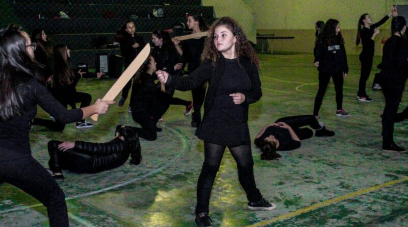 Na foto estudantes caçadorenses durante o ensaio.